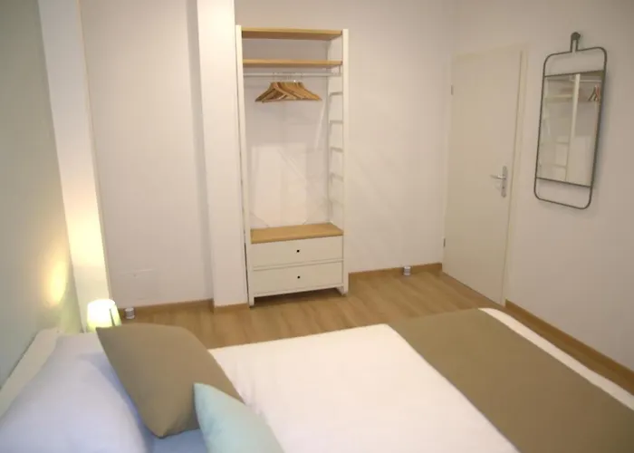Cornelia Idi Gemelli, Chicca Metro Apartment *